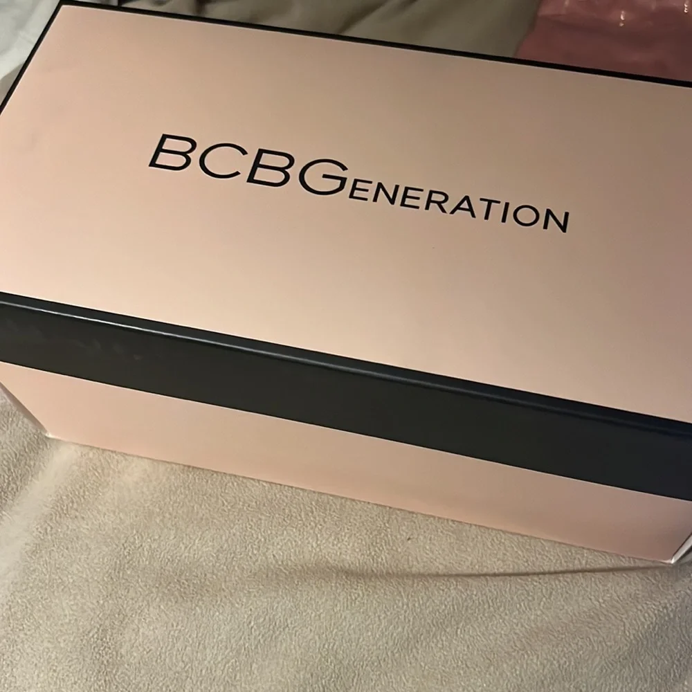 💓New Listing💓 BCBGeneration Crystal Embellished Sandal size 8.5  FIRM PRICE 😊 - Picture 4 of 9